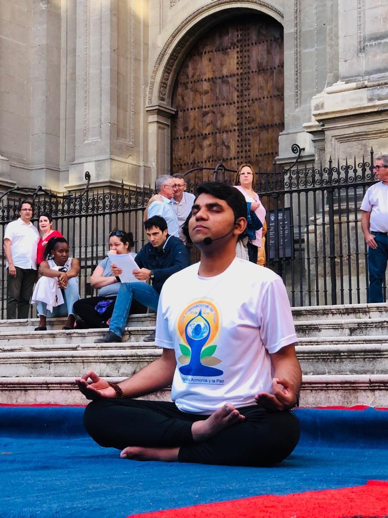 La escuela Prana Yoga en colaboración con el centro City Yoga ofrecen una clase magistral con el Gurú Ji Manoj lunar en Madrid